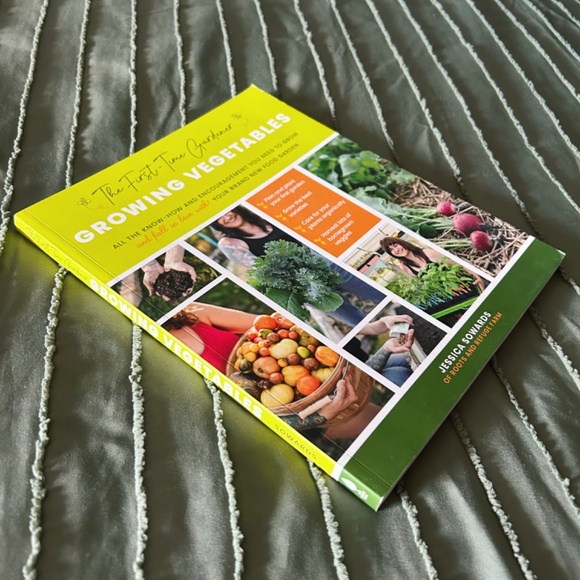 The First-Time Gardener : Growing Vegetables Book - Picture 2 of 3